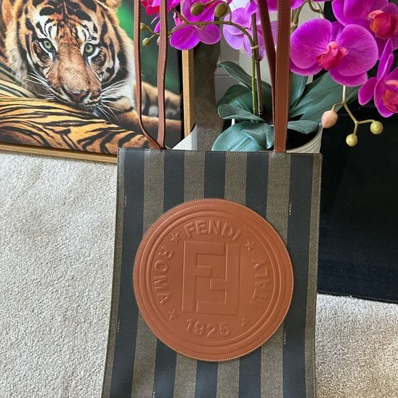 RARE! FENDI LEATHER KHAKI PECAN LOGO PCV TOTE BAG - Picture 9 of 12